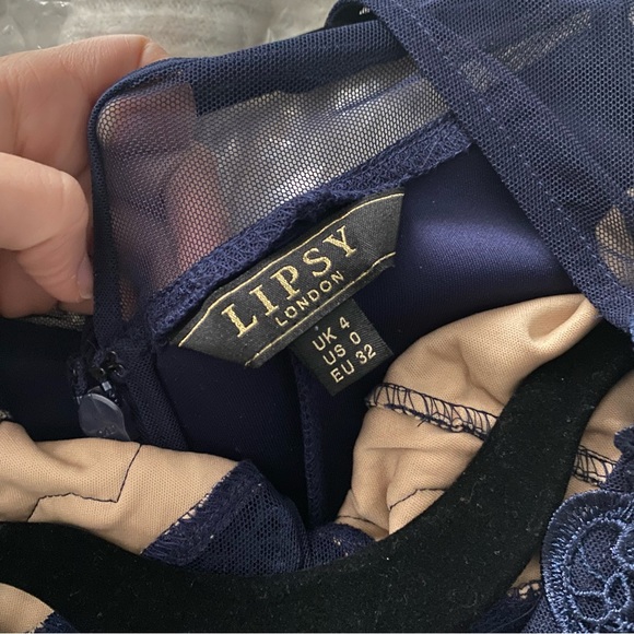 Lace detailing gown - Picture 8 of 8